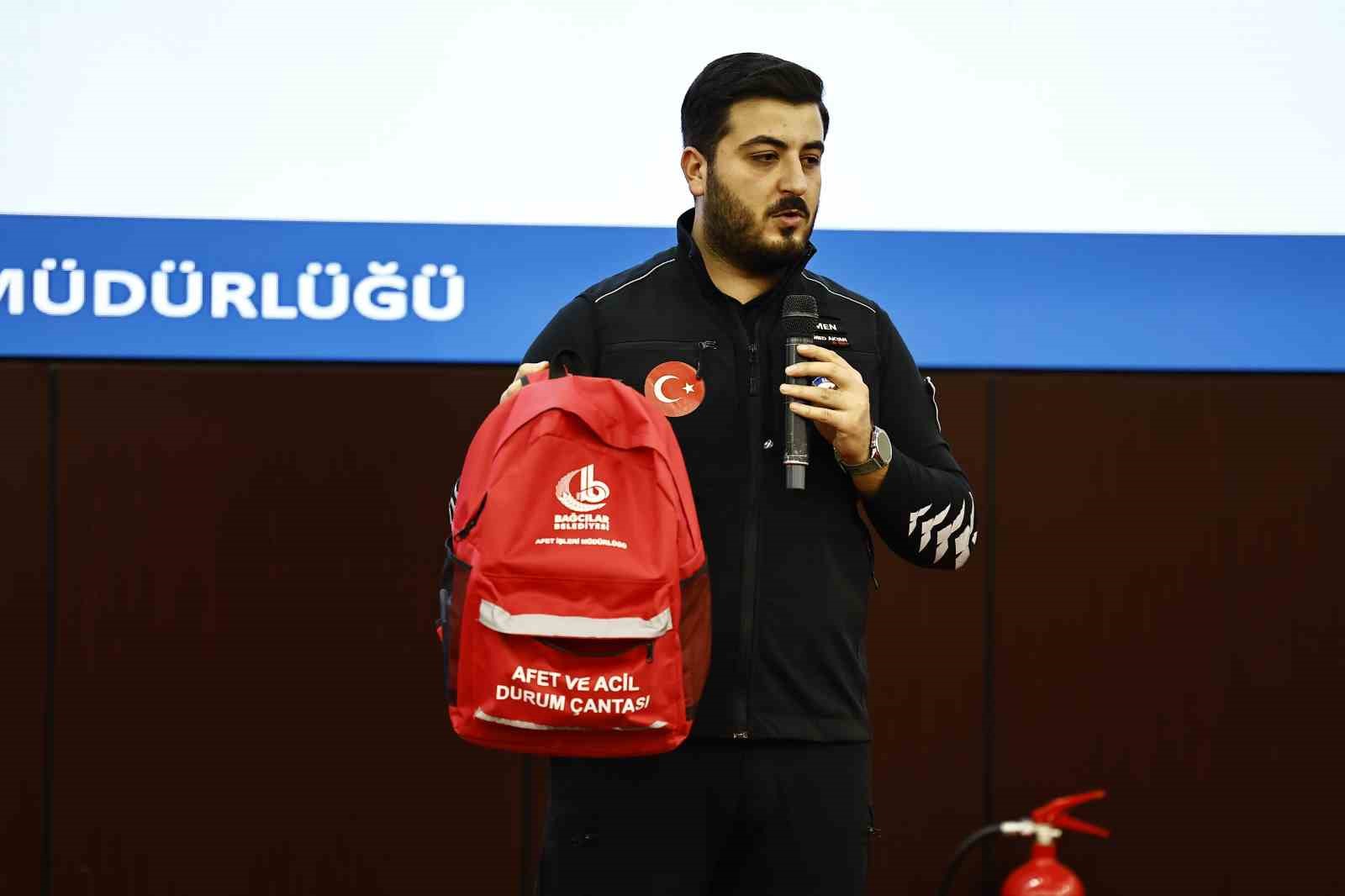 Uzmandan uyarı: "Deprem gelmeden evinizde tatbikat yapın"
