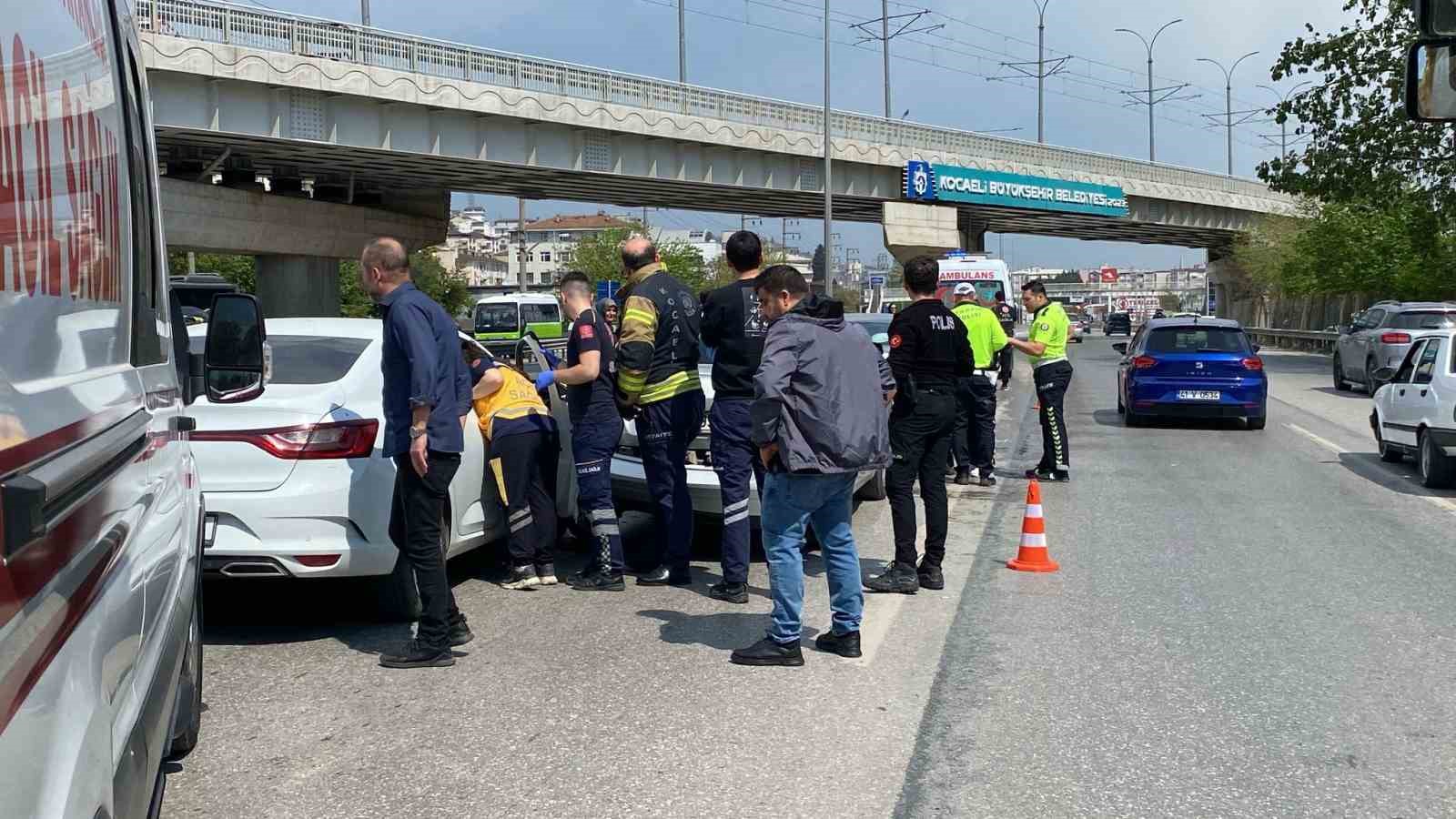 5 aracın karıştığı zincirleme trafik kazasında 3 kişi yaralandı
