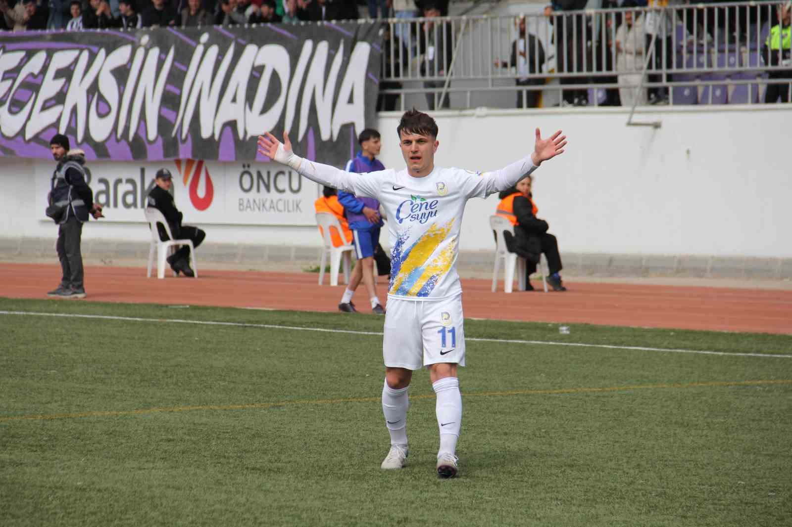 TFF 2. Lig: Belediye Derincespor: 2 - Giresunspor: 1
