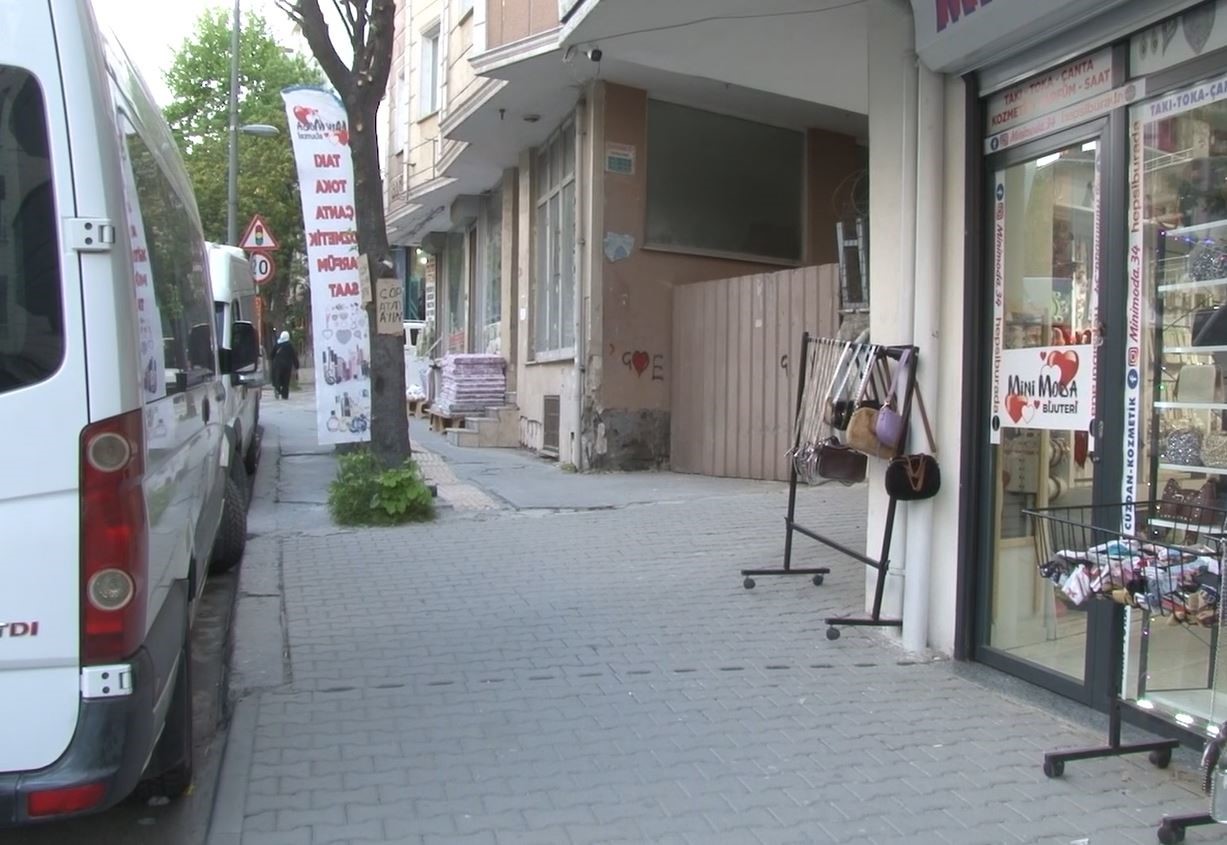 Esenyurt’ta kavgayı fırsat bilerek çantayı alıp böyle kaçtı
