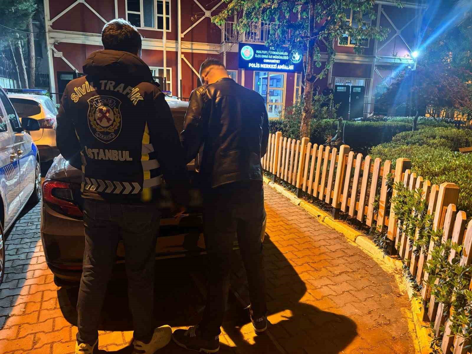 Maltepe’de ambulansa yol vermeyen ehliyetsiz sürücüye para cezası
