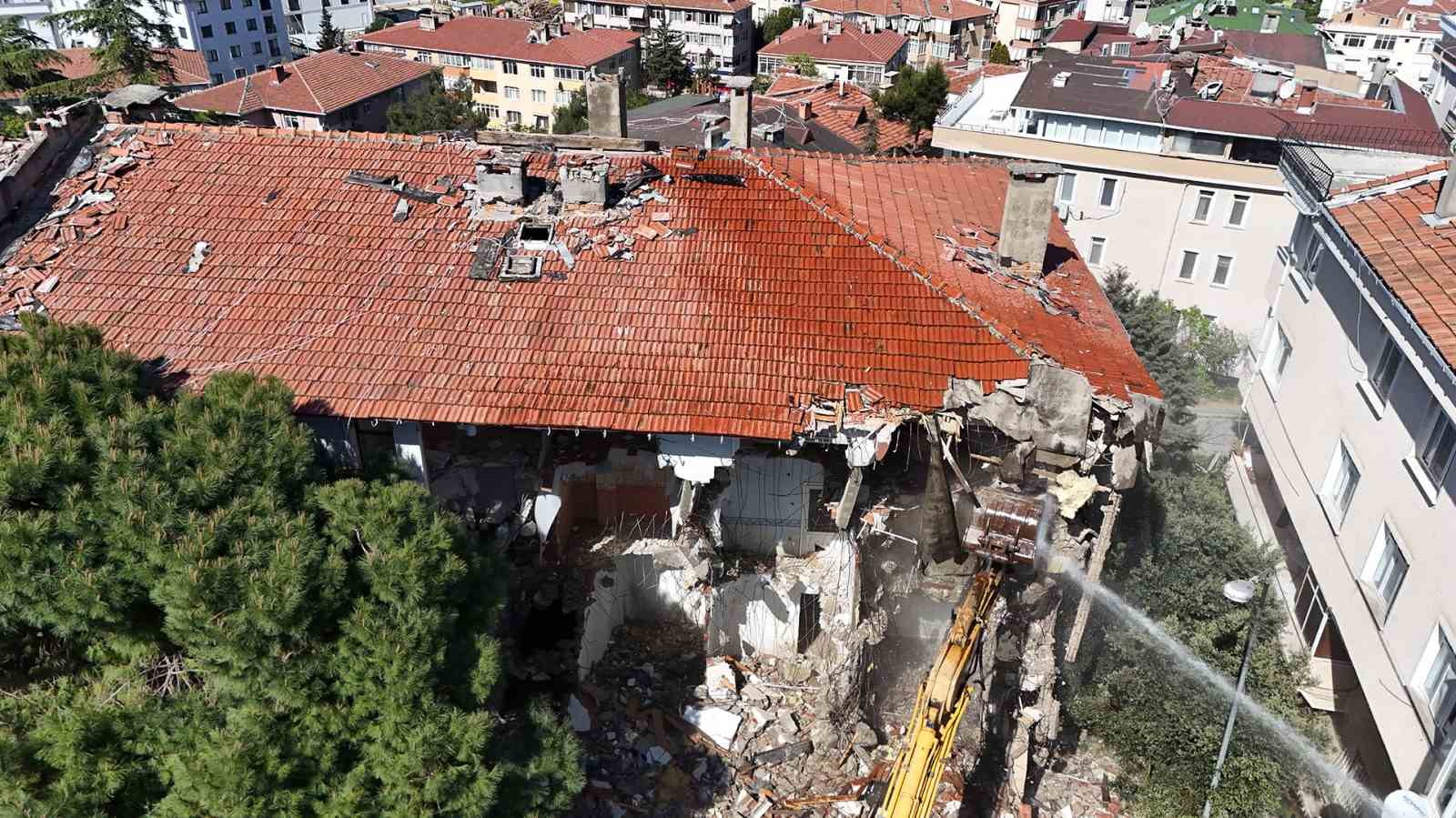 Büyükçekmece’de depremde yıkılma riski taşıyan 35 daire yıkıldı
