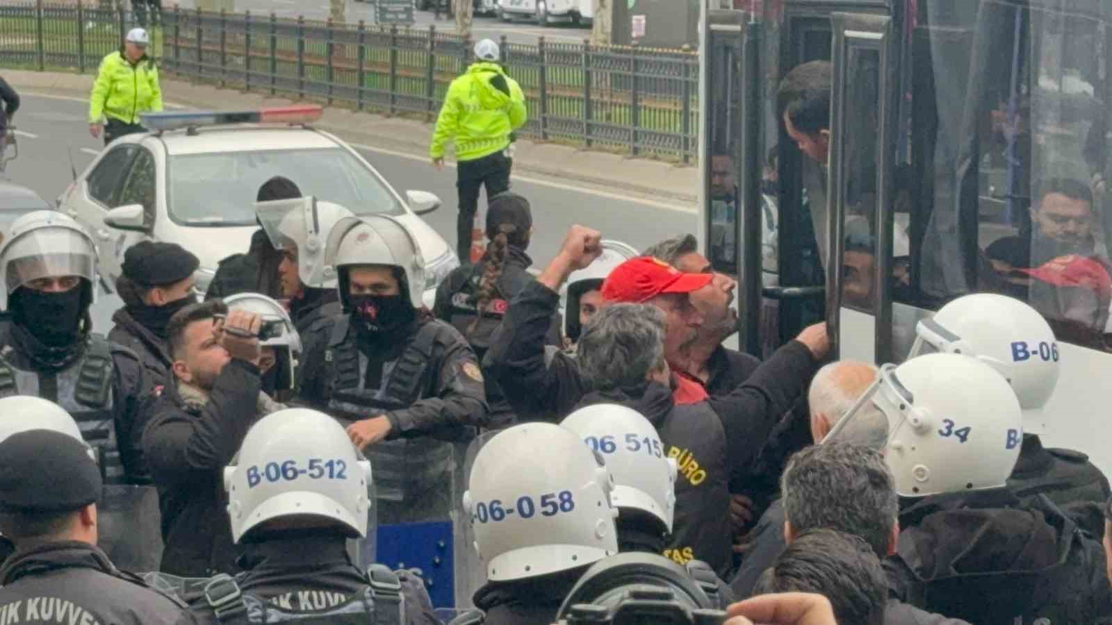 Beşiktaş ve Şişli’den Taksim’e izinsiz yürümek isteyen gruba müdahale
