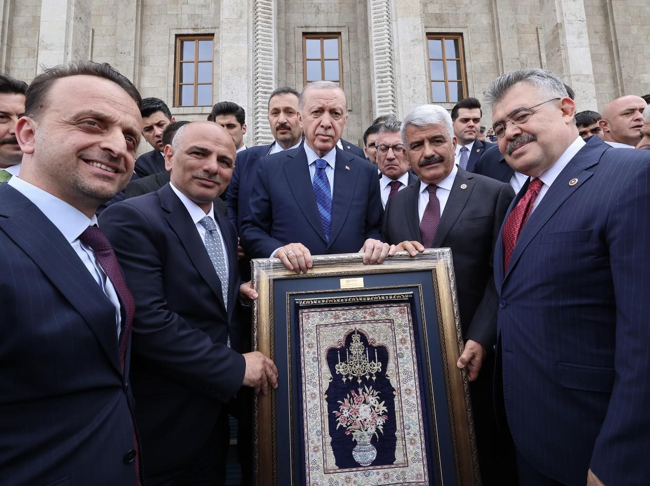 İlk Hereke halısı Cumhurbaşkanı Erdoğan’a hediye edildi