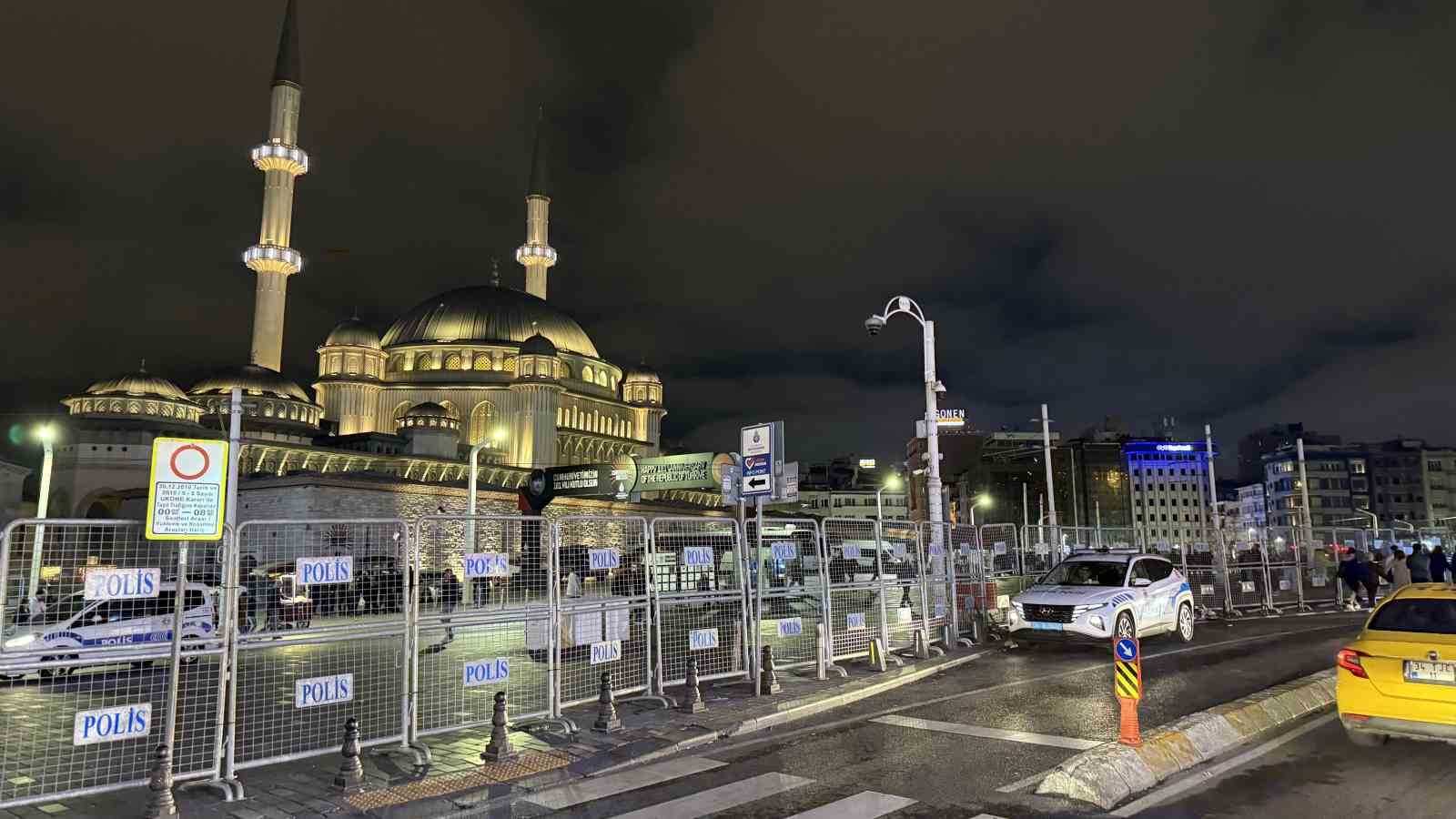 Taksim’de 1 Mayıs tedbirleri için kapatılan yollar açılmaya başladı
