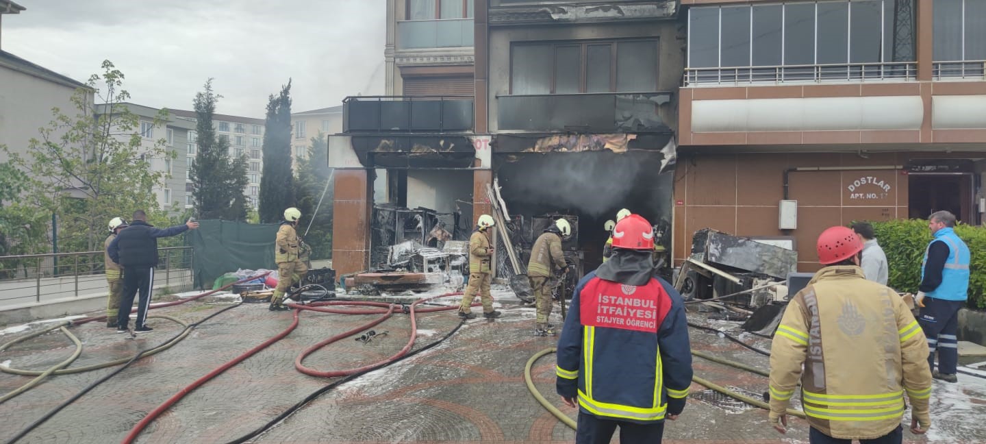 Pendik’te işyerinde yangın
