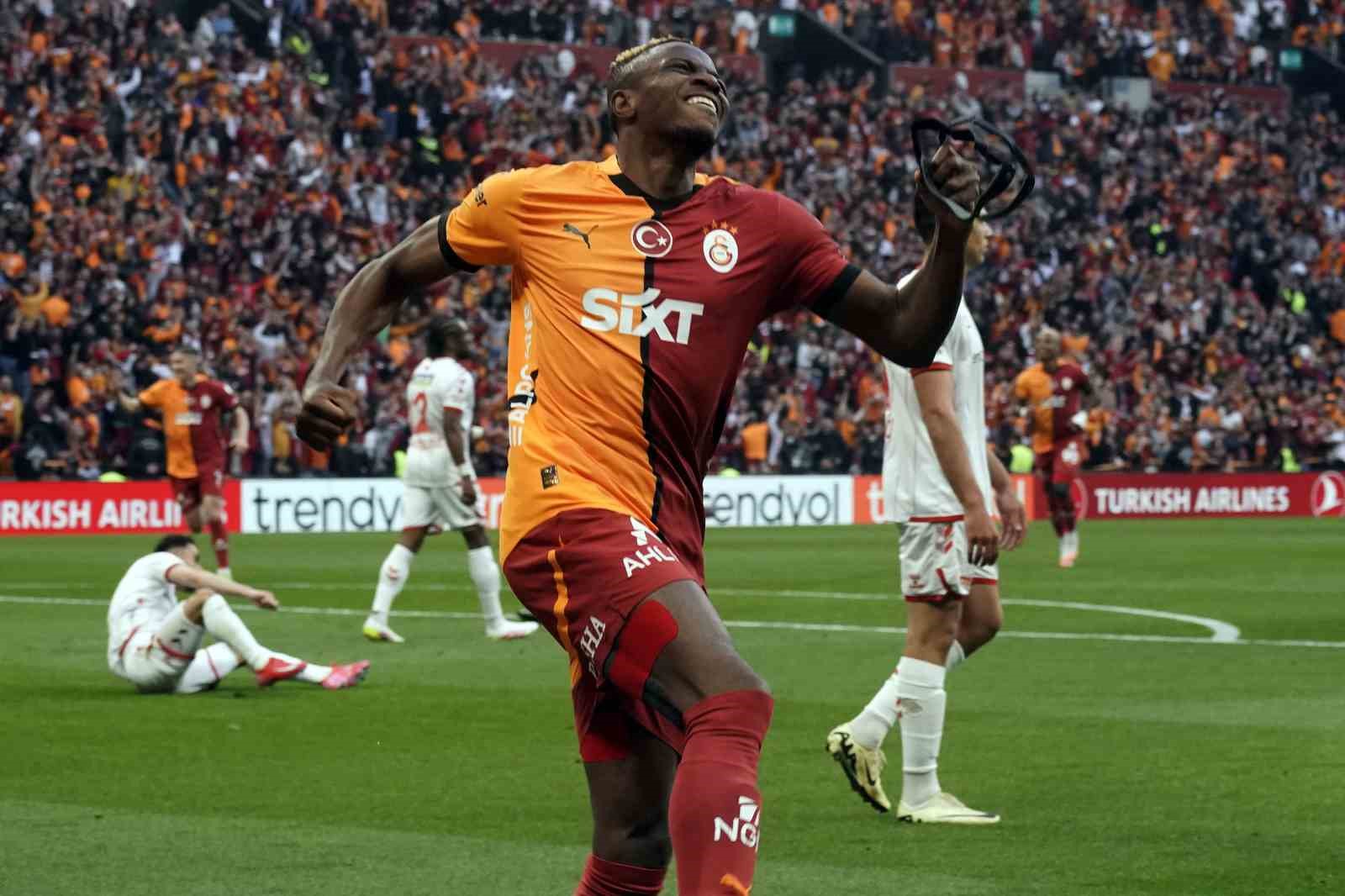 Victor Osimhen’den kariyer gol rekoru

