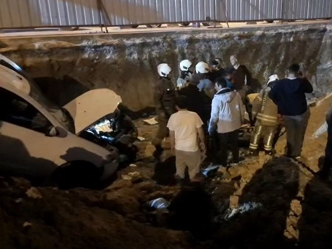 Feci kaza: Bekçiye çarpıp şantiye alanına uçtu