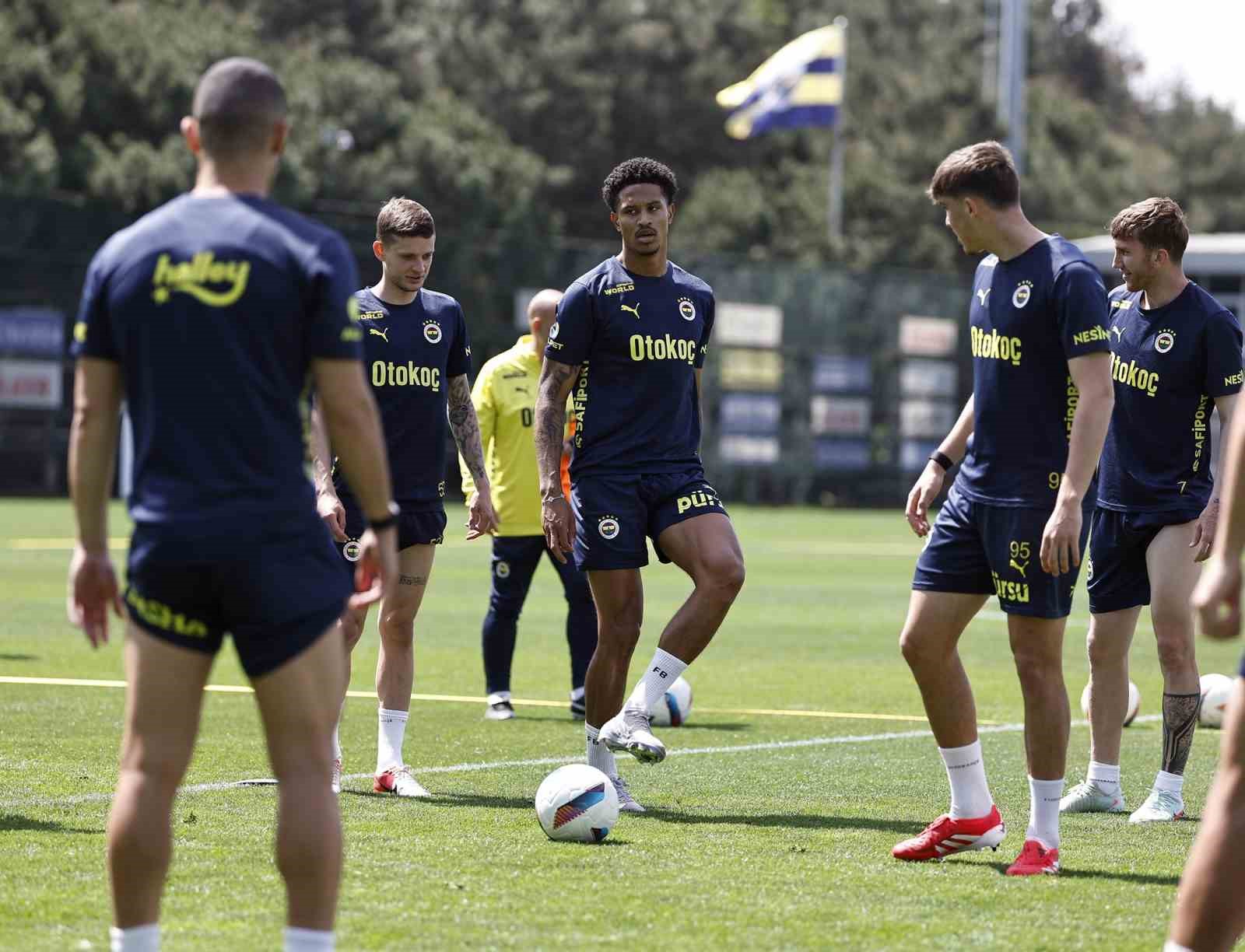 Fenerbahçe, Başakşehir maçı hazırlıklarını sürdürdü
