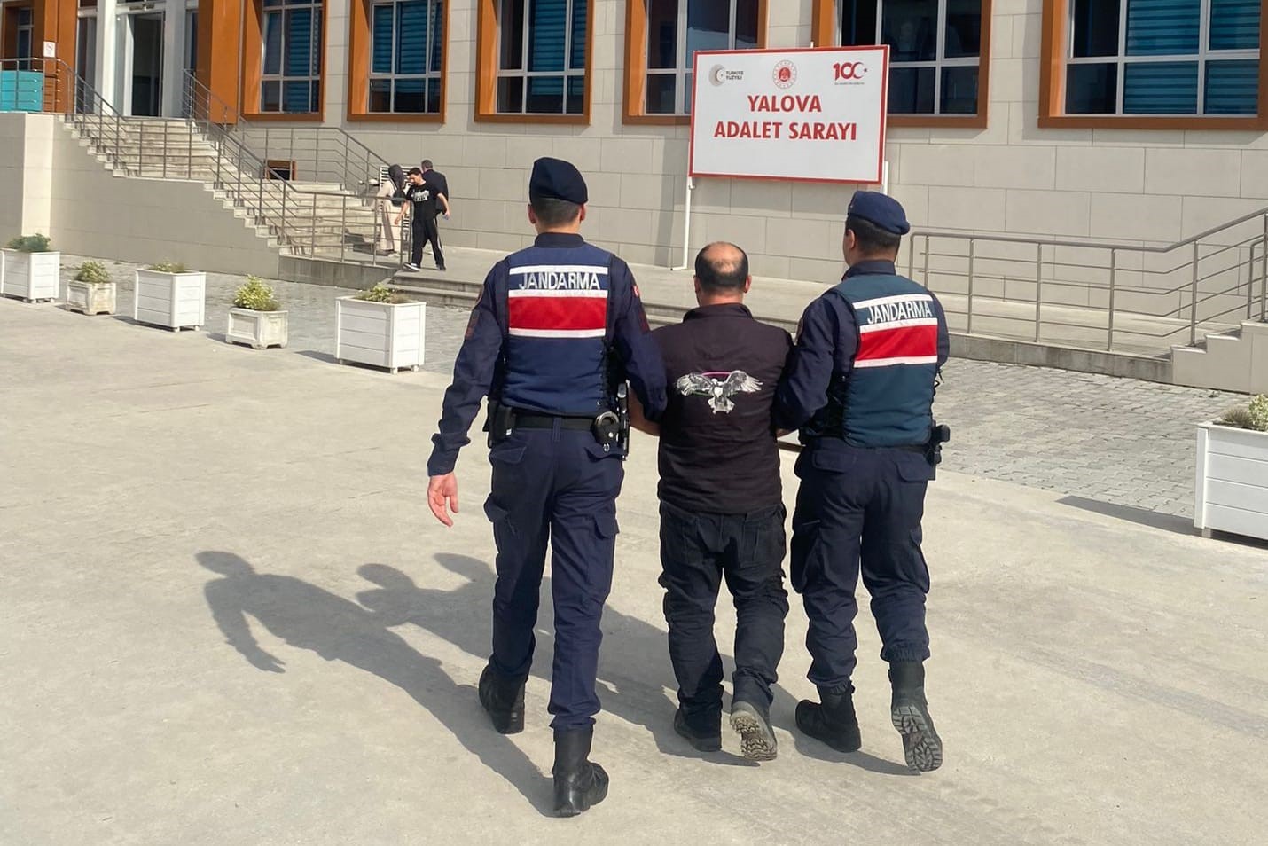 Yalova’da 16 yıl hapisle aranan hükümlü yakalandı
