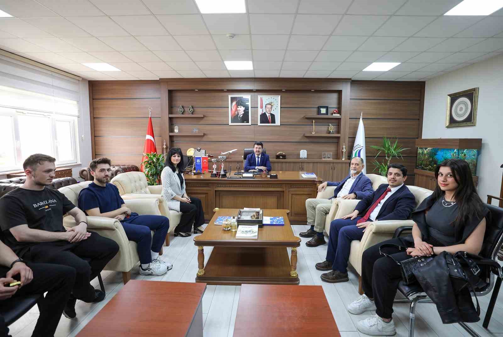 Rektör Sarıbıyık başarılı sporcuları tebrik etti

