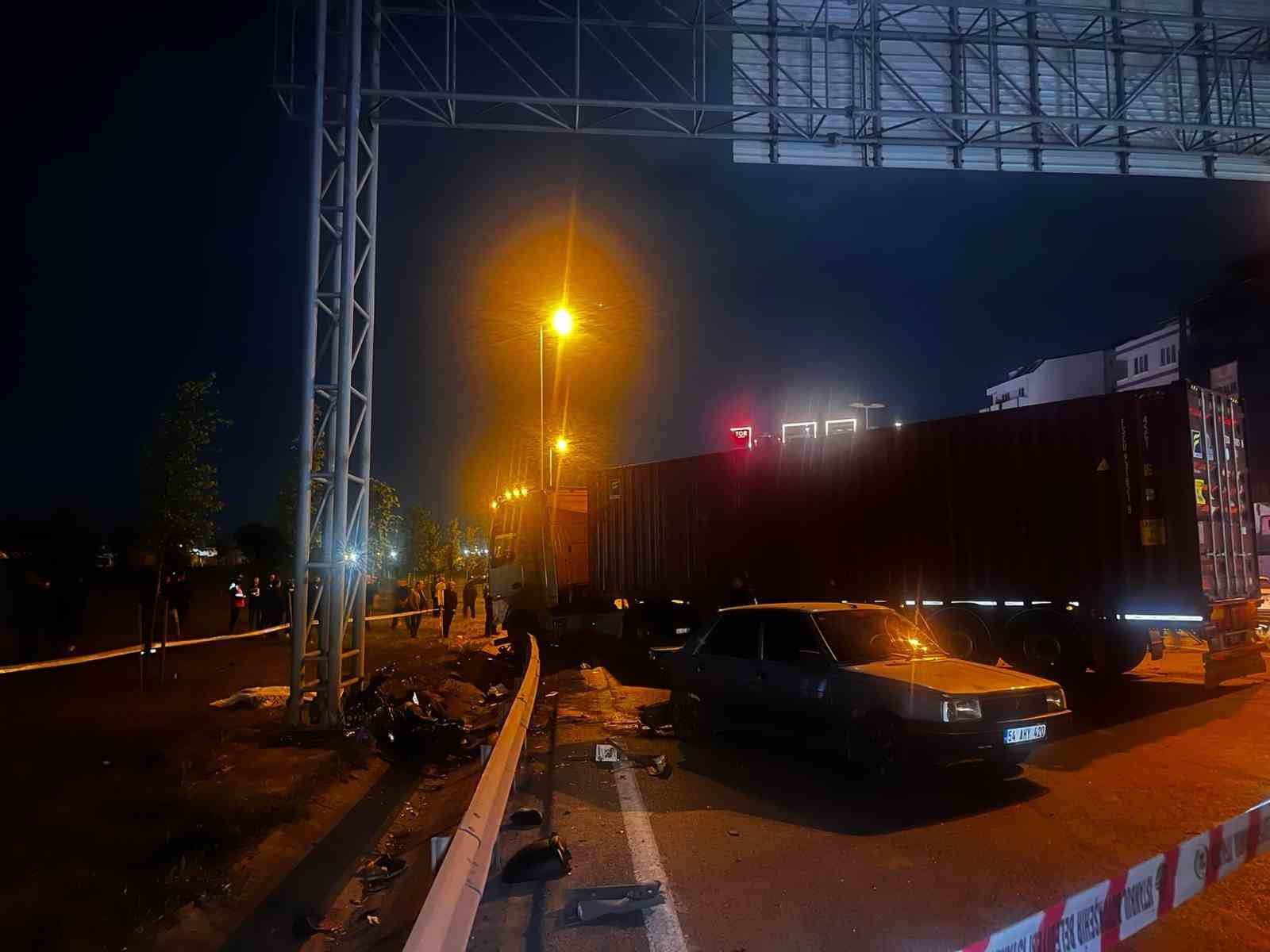 Beylikdüzü’nde kontrolden çıkan tır motosiklete çarptı: 1 ölü, 2 yaralı
