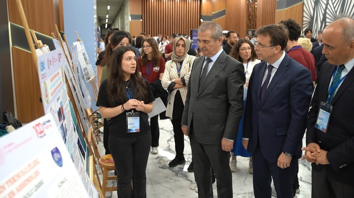 Lise öğrencileri, teknoloji projeleriyle göz doldurdu
