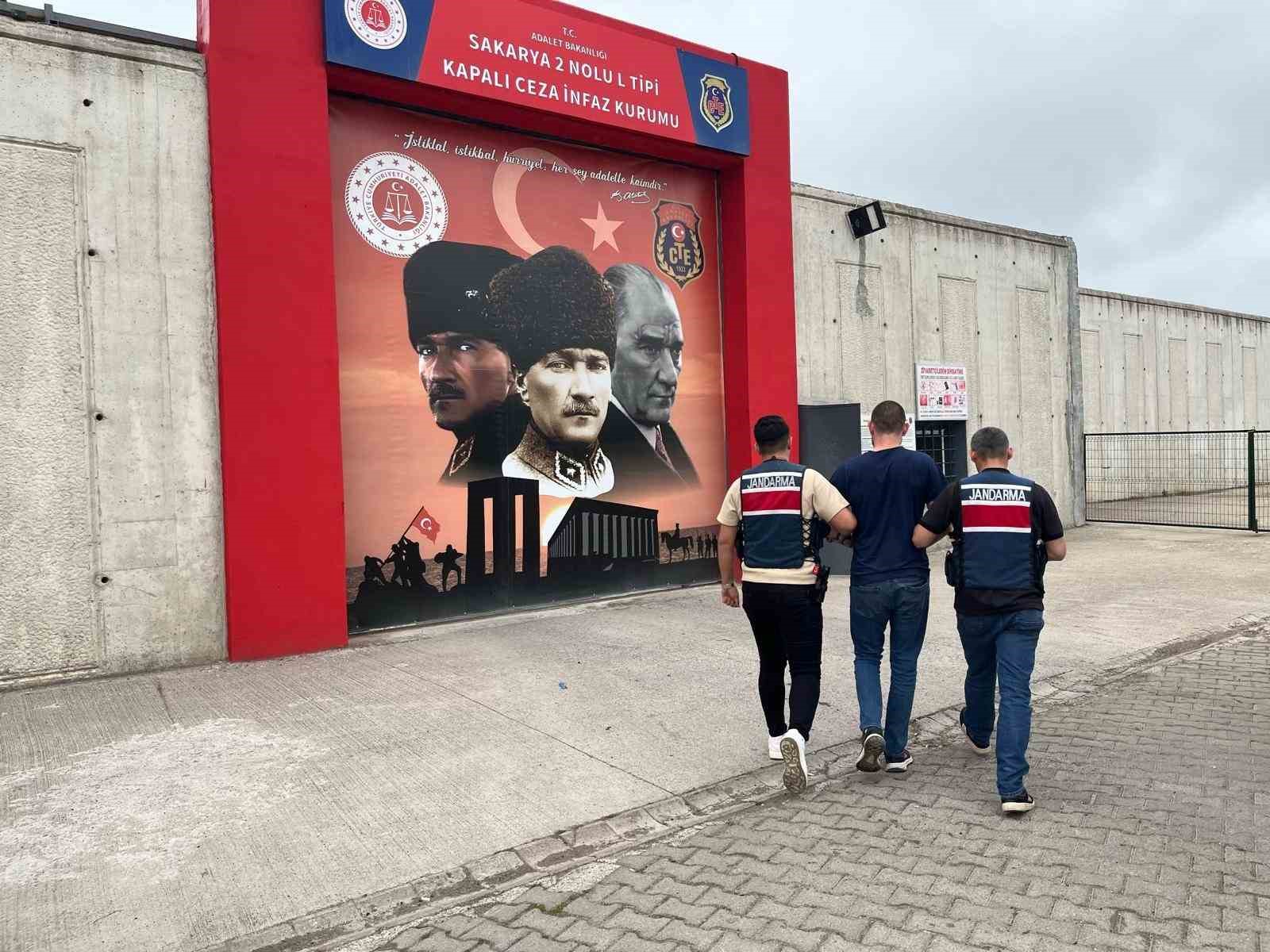 Sakarya’da 19 yıl 4 ay hapis cezası bulunan firari yakalandı
