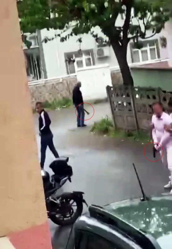 Tartıştığı emekli polisin kapısına balyoz ile dayanınca olanlar oldu
