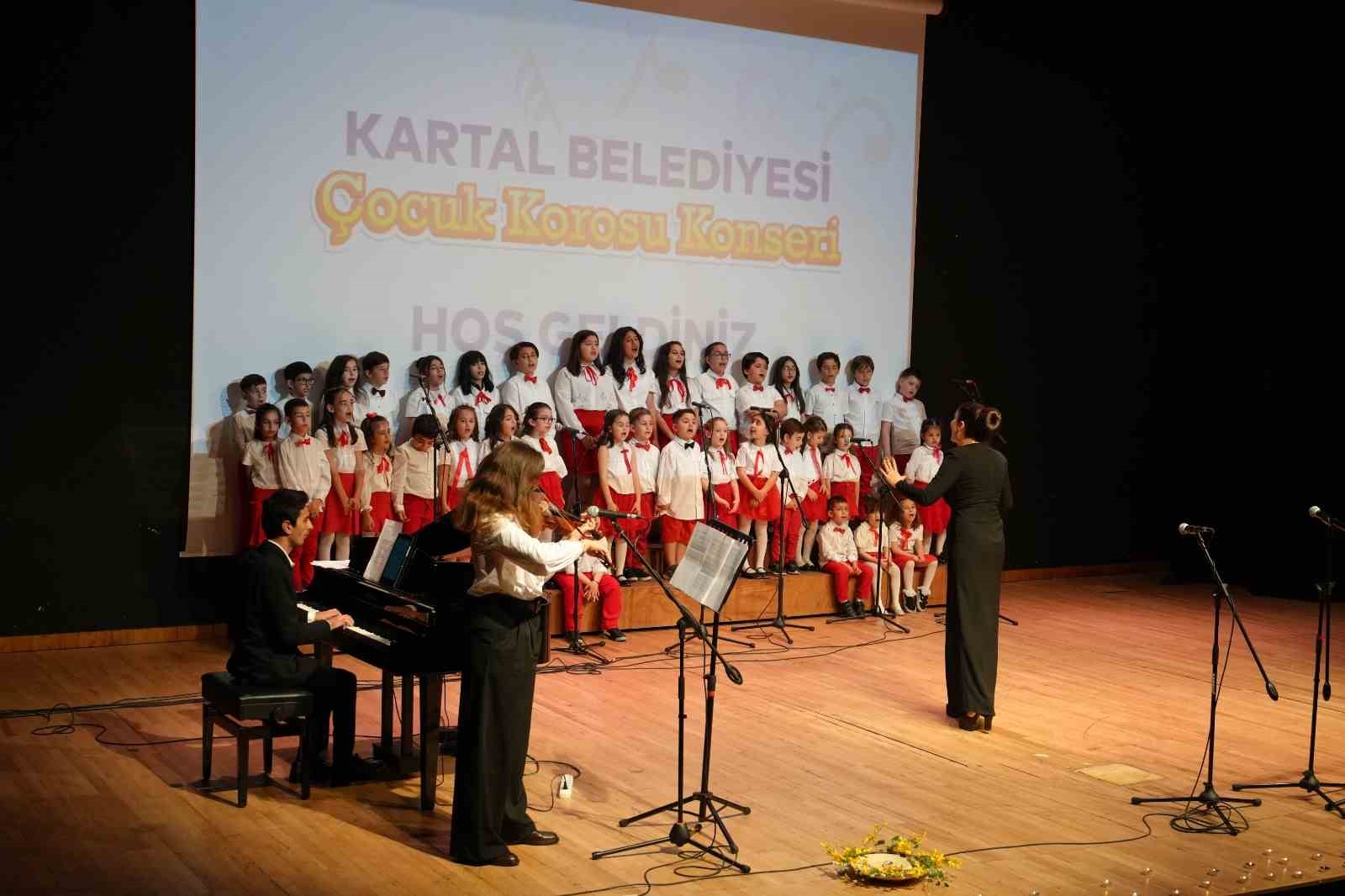 Kartal Belediyesi Çocuk Korosu dinleyenleri mest etti
