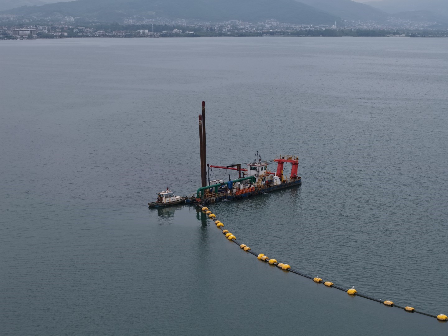 468 hektarlık alanda 3,8 milyon metreküp dip çamuru temizlenecek
