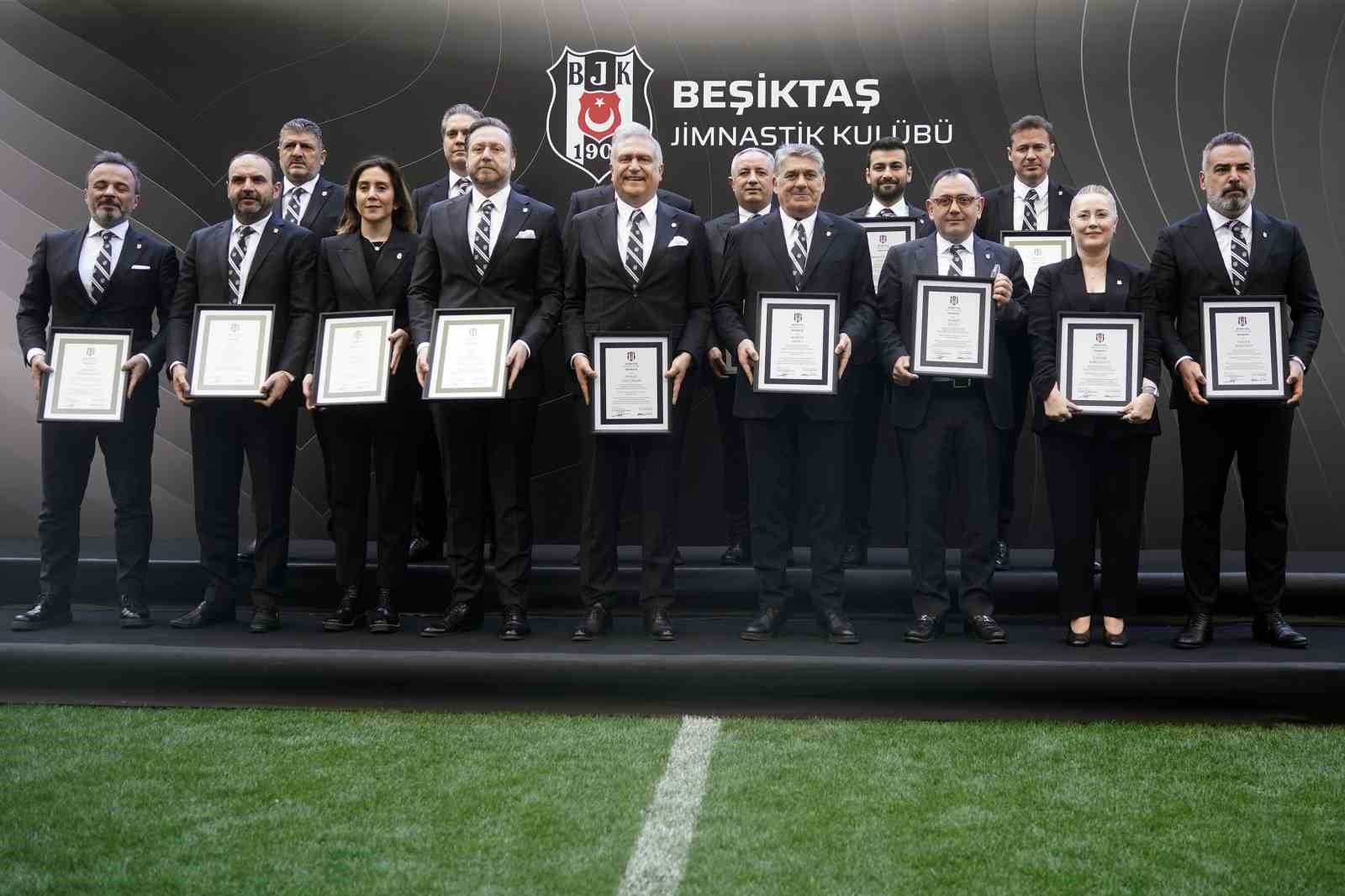 Beşiktaş’ta Başkan Serdal Adalı ve yönetimi, mazbatalarını aldı
