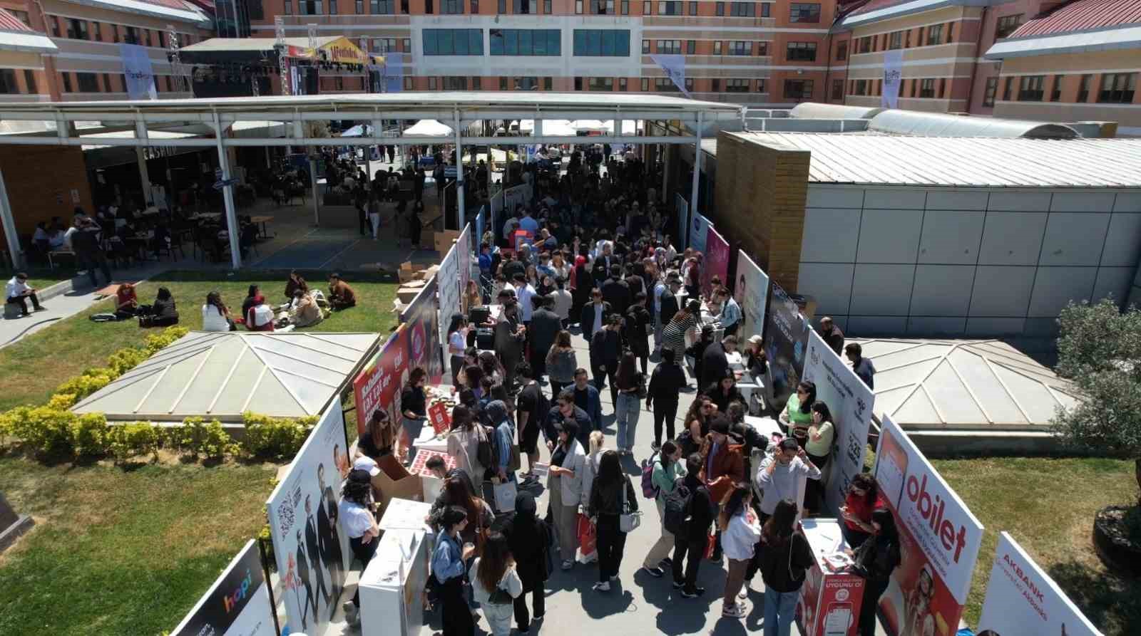 100’den fazla sektör, Kariyer Günleri’nde gençlerle bir arada
