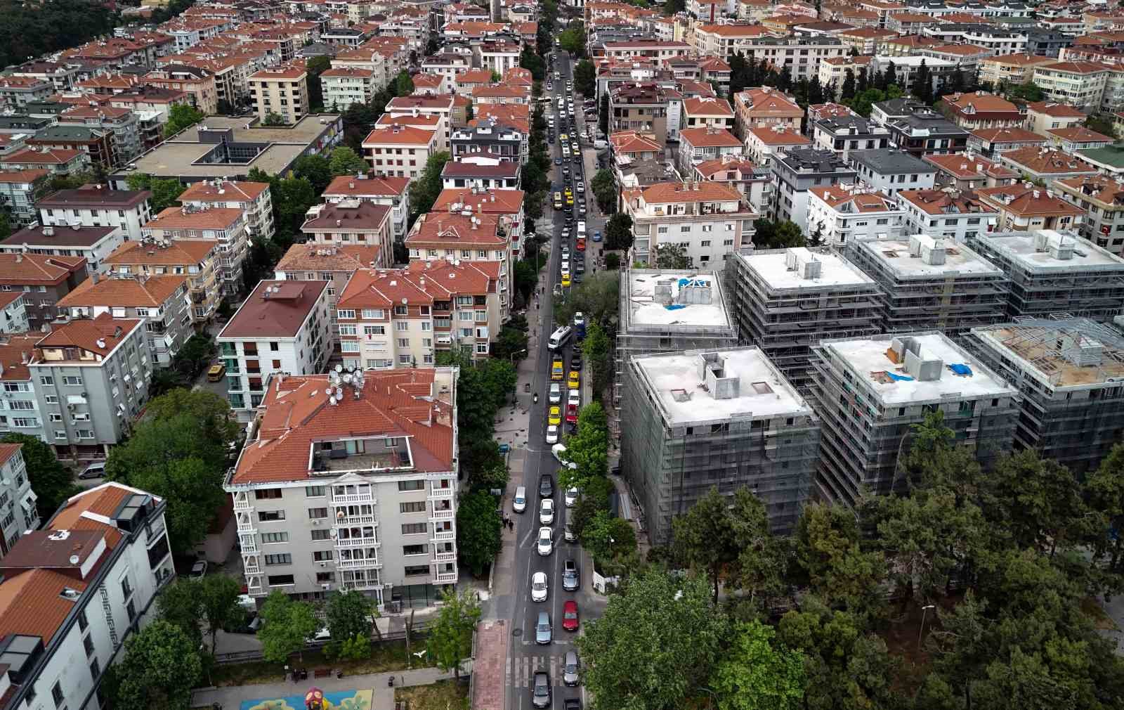 İstanbul’da İSKİ yolu kapattı vatandaş çileden çıktı
