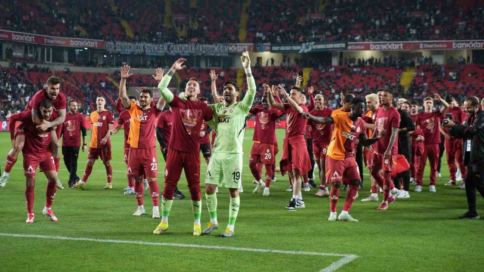 Fernando Muslera, Bülent Korkmaz’ın rekoruna ortak oldu
