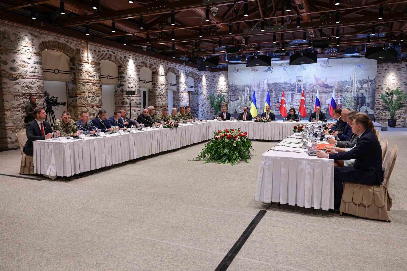 Türkiye-Rusya-Ukrayna üçlü toplantısı başladı
