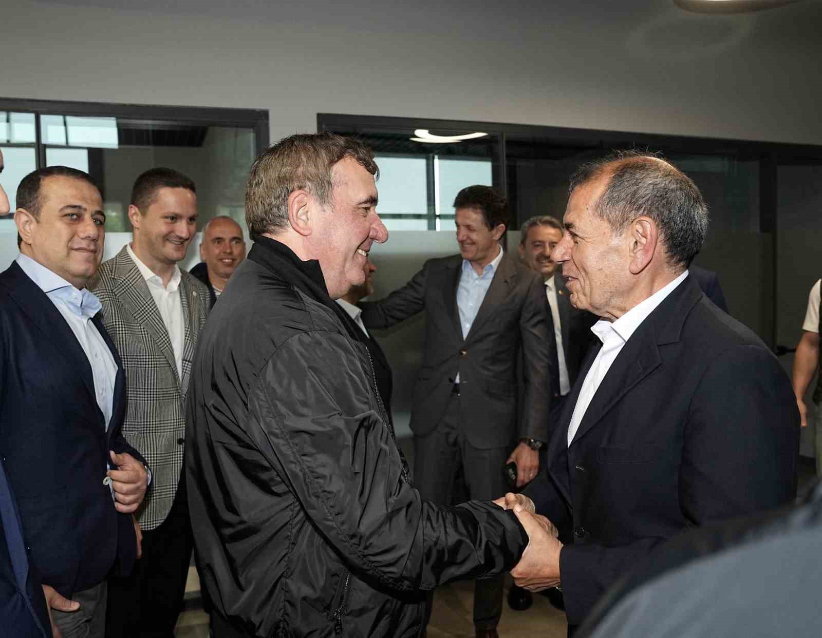 UEFA Kupası zaferinin efsaneleri Kemerburgaz Metin Oktay Tesisleri’nde buluştu
