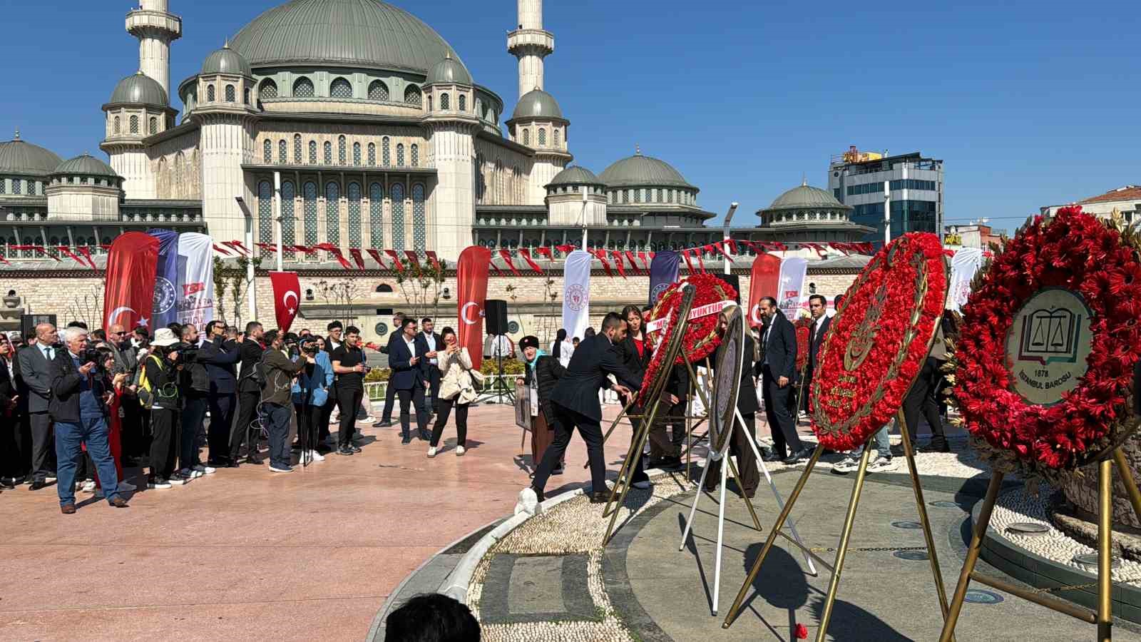 Taksim Meydanı’nda 19 Mayıs töreni
