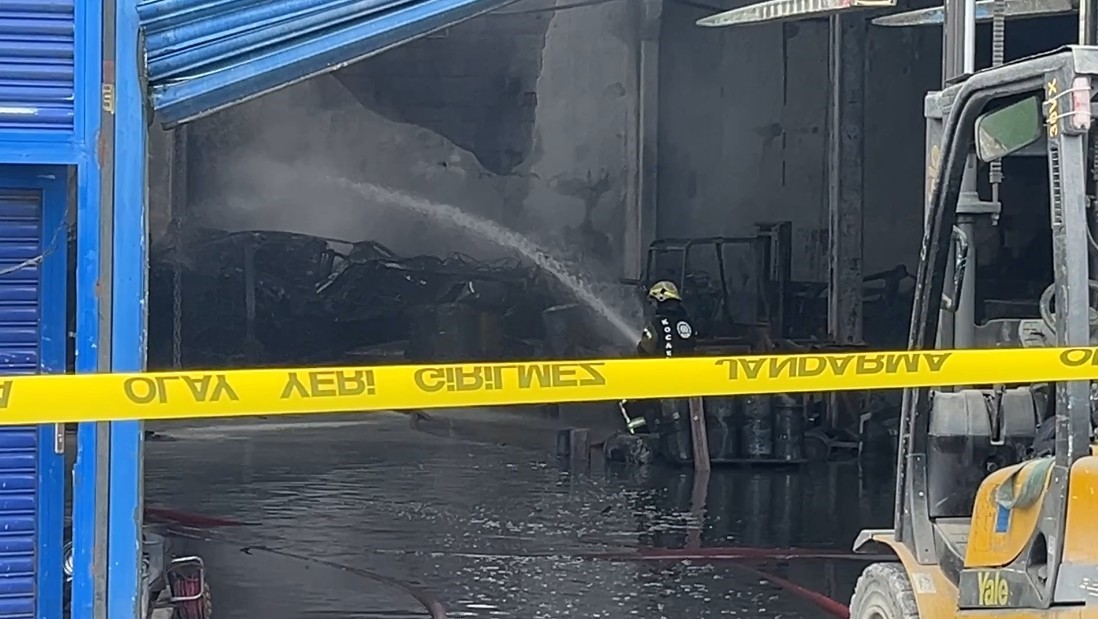 Boya fabrikasında çıkan yangın kontrol altına alındı