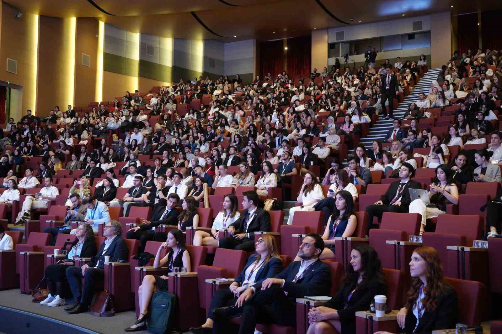Dünyaca ünlü genetik uzmanları Acıbadem Üniversitesi’nde buluştu
