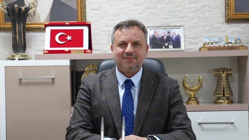 Dokuzlar: “Rapor diye kek verdin"