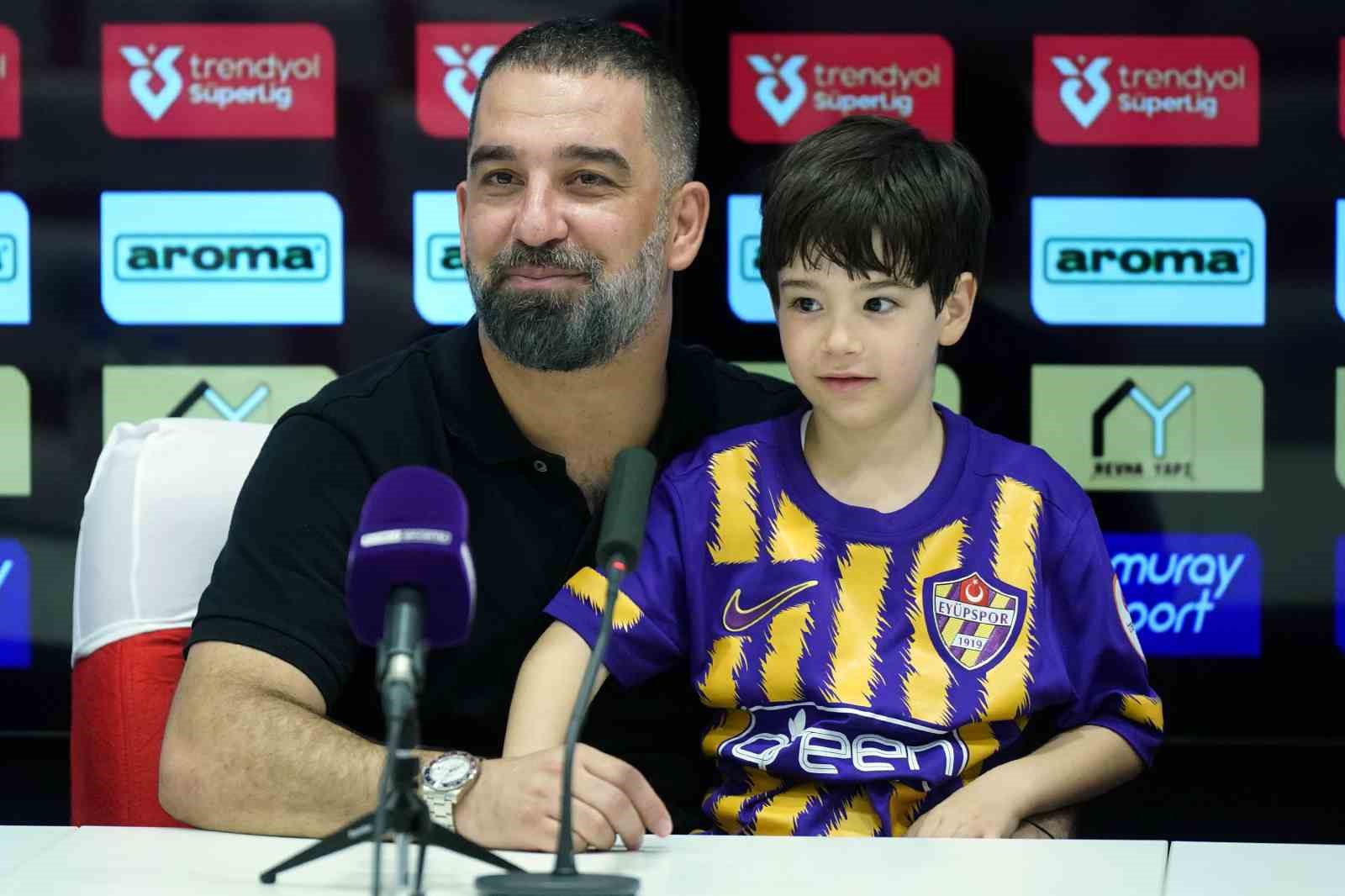 Arda Turan: "Önümüzde yurt dışından 4 teklif var"
