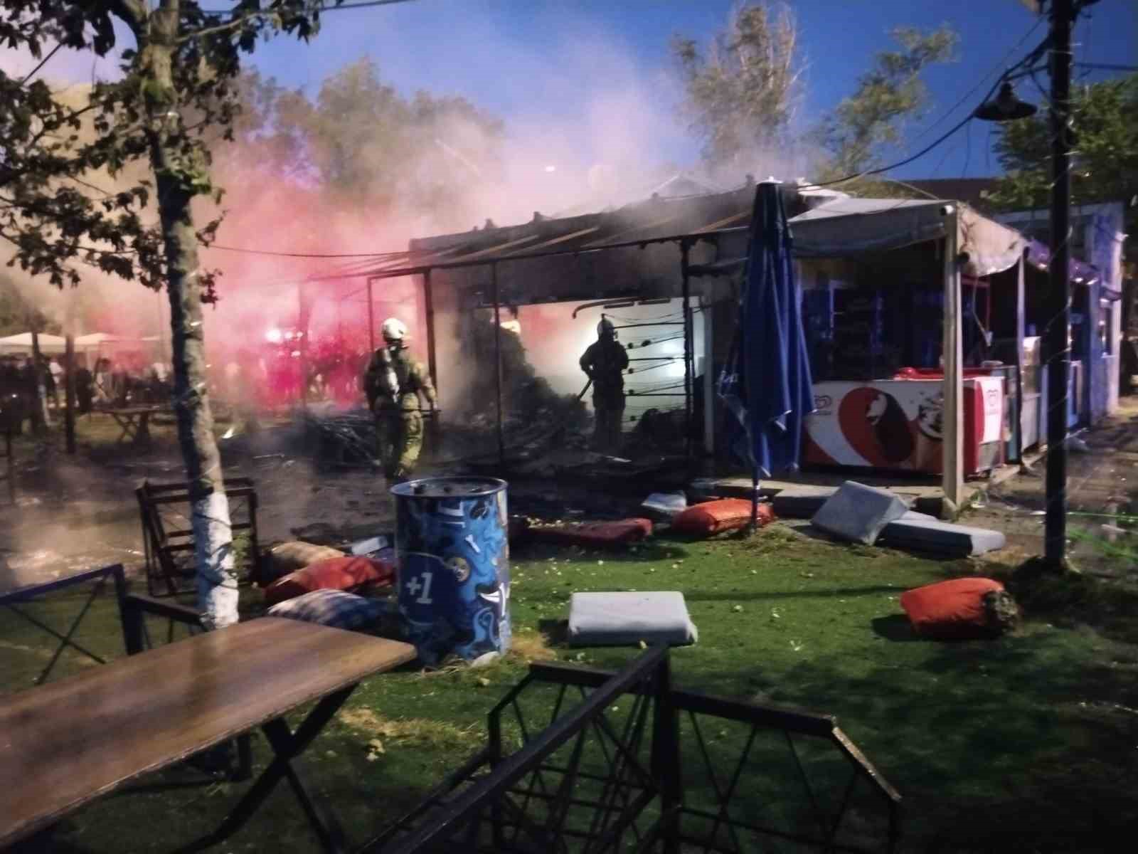 Silivri’de kafe alevlere teslim oldu: Faciadan dönüldü
