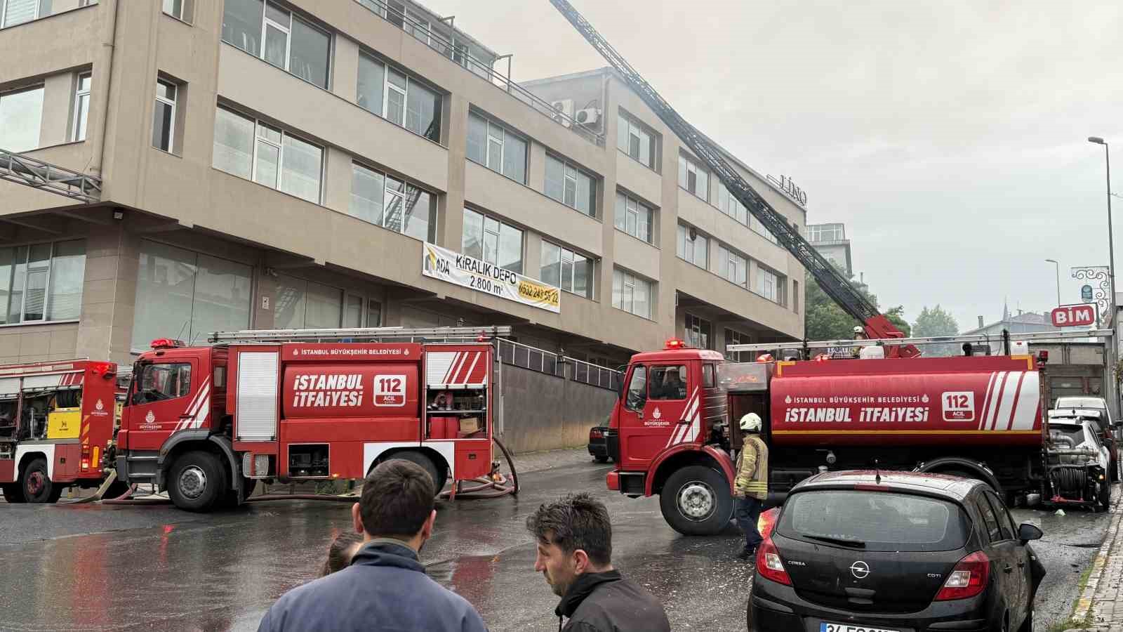 Eyüpsultan’da tekstil fabrikasında yangın paniği
