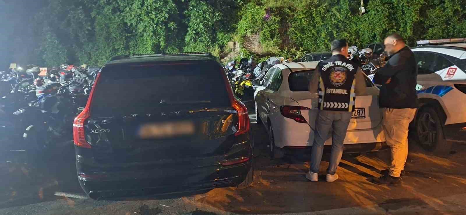 Beyoğlu’nda aracında usulsüz çakar bulunan sürücüye 136 bin 165 lira ceza
