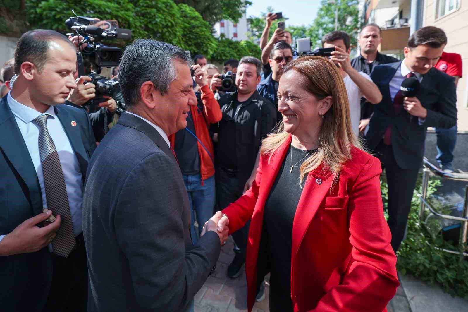 CHP Genel Başkanı Özel: "Asgari ücret mücadelesi herkesin ekmek mücadelesidir"
