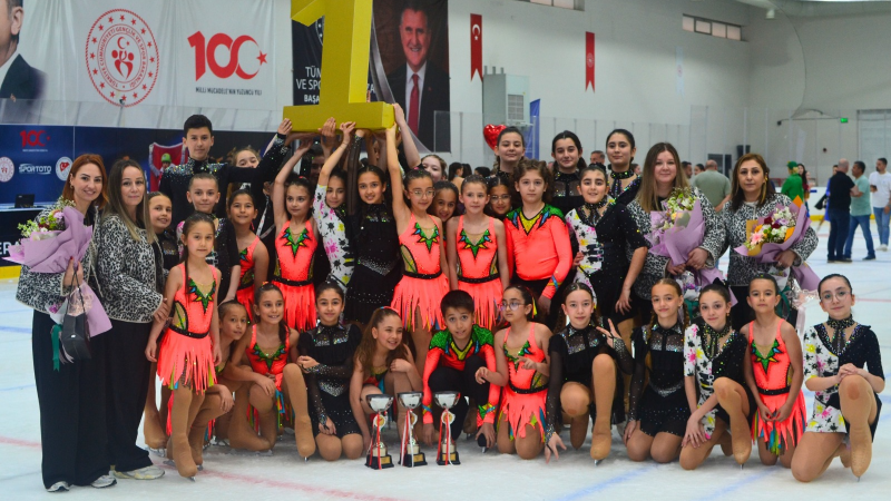 Samsun’da buzda tarih yazıldı: Elite Buz Sporcularından üçte üçlük zafer