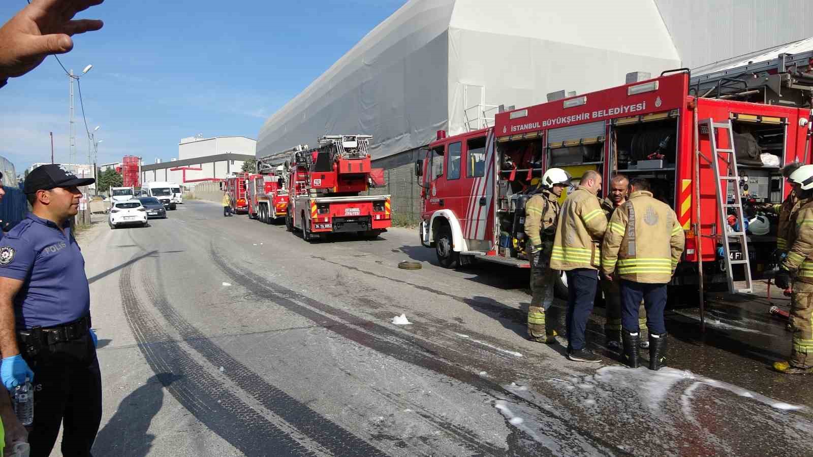 Tuzla’da fabrika yangını: Jeneratörden çıkan alevler dış cepheye sıçradı
