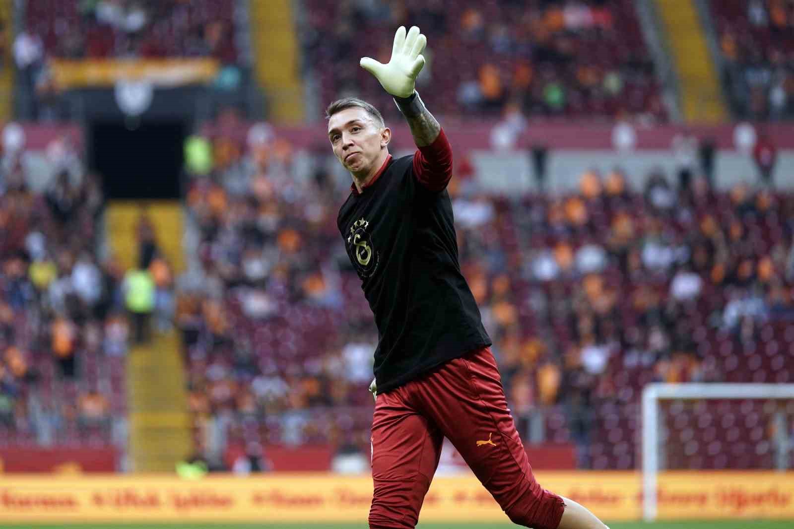 Trendyol Süper Lig: Galatasaray: 0 - Başakşehir: 0 (Maç devam ediyor)
