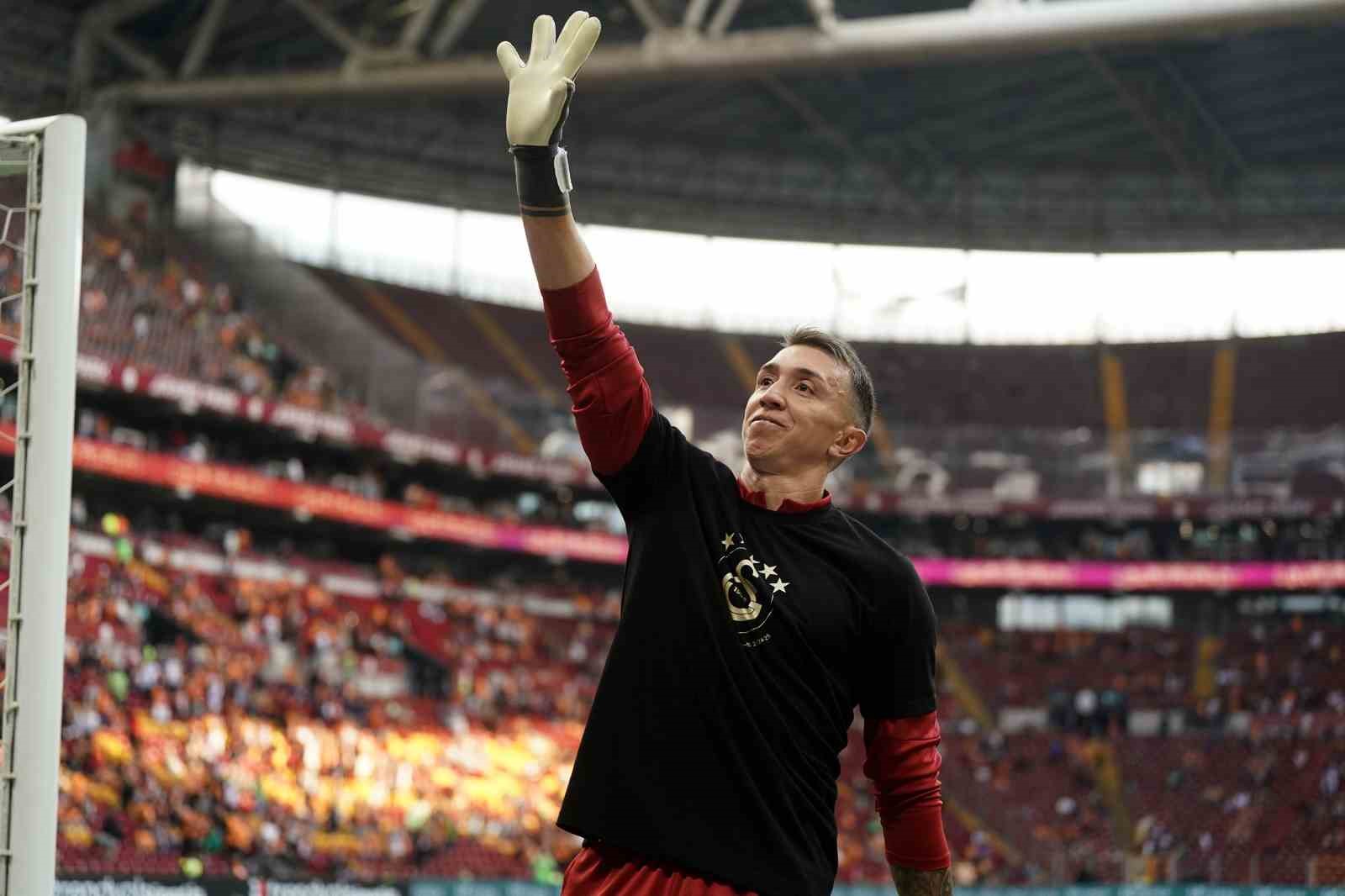 Fernando Muslera, Galatasaray ile son maçına çıktı
