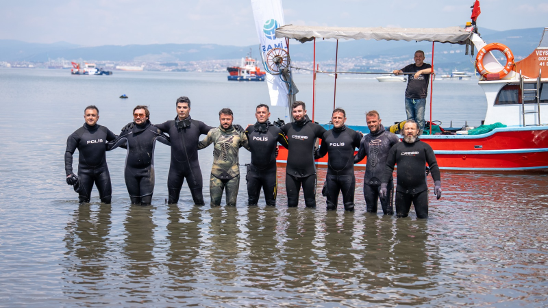 Hayat Kimya ve Limaş Kocaeli sahilini temizledi