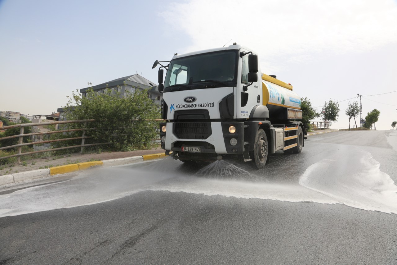 Küçükçekmece Belediyesi’nden kurban bayramı öncesi yoğun mesai
