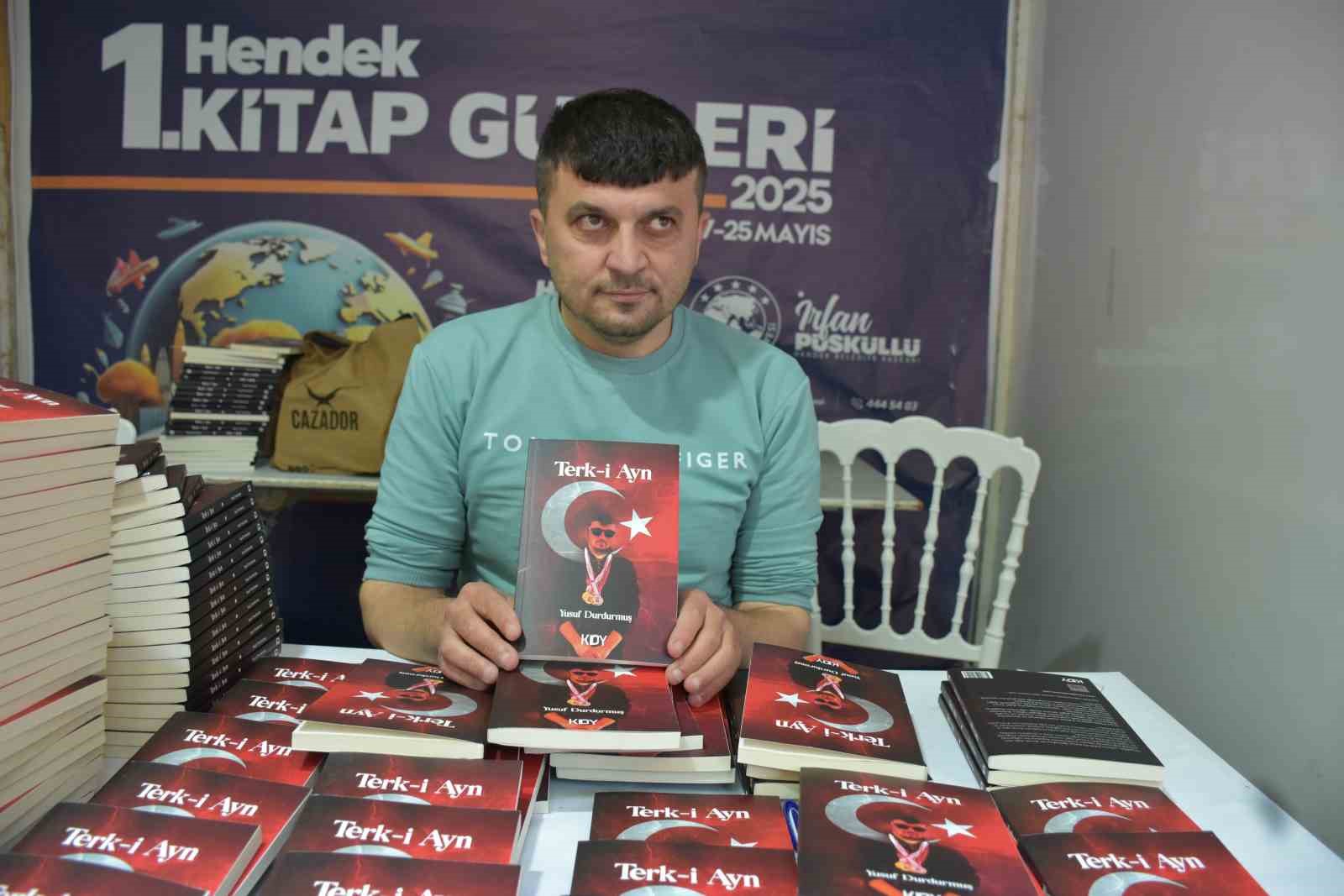 Gözleri görmüyor, kalemi hayata dokunuyor
