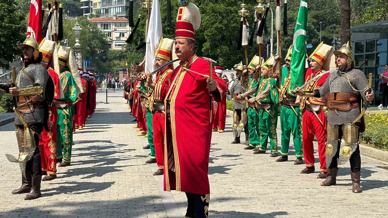 Dolmabahçe Sarayı’nda mehteran gösterileri başladı
