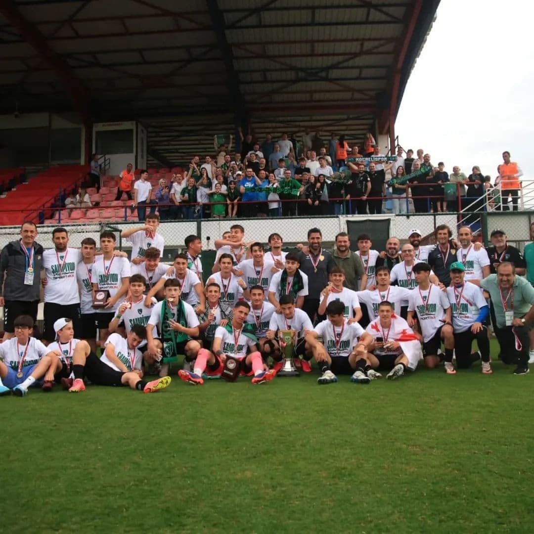 Kocaelispor U19 takımına şampiyonluk primleri ödendi
