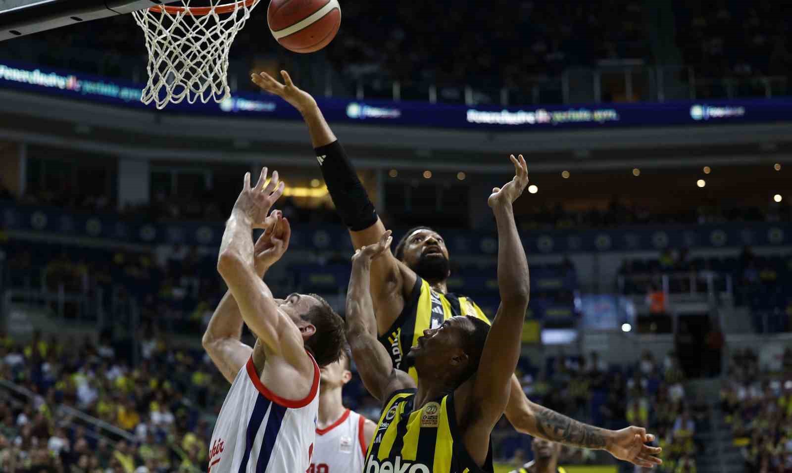 Fenerbahçe seride 1-0 öne geçti
