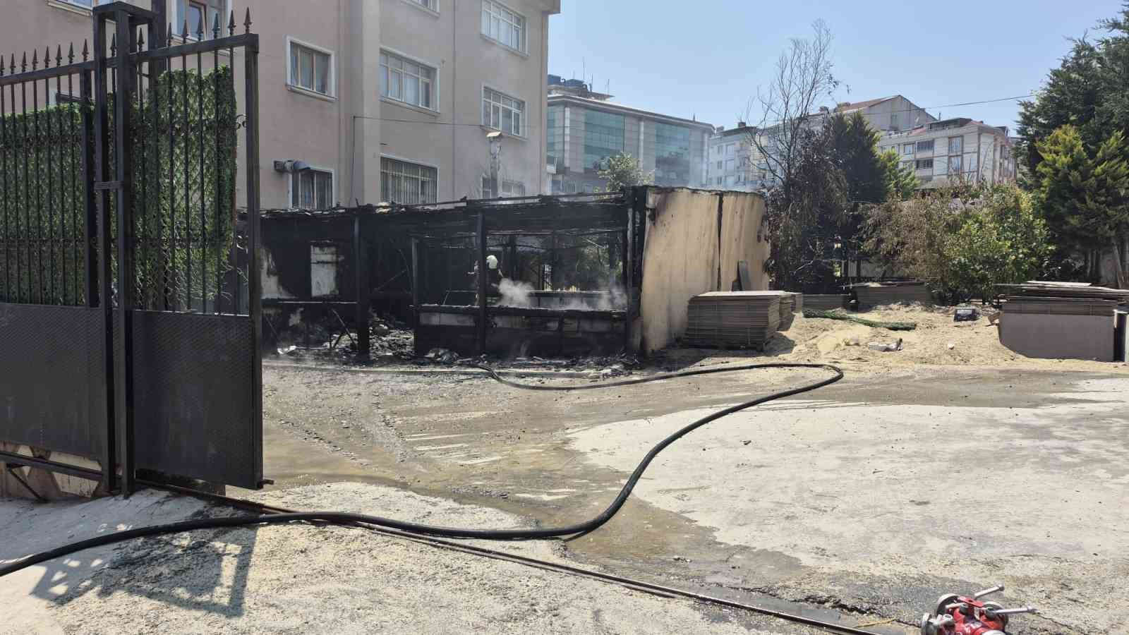 Esenyurt’ta öğrenci yurdunda korkutan yangın
