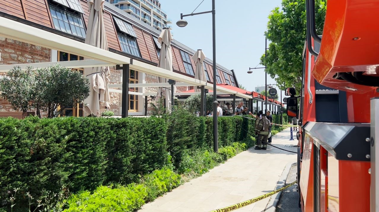 Zeytinburnu Fişekhane’de bir restoranda korkutan yangın

