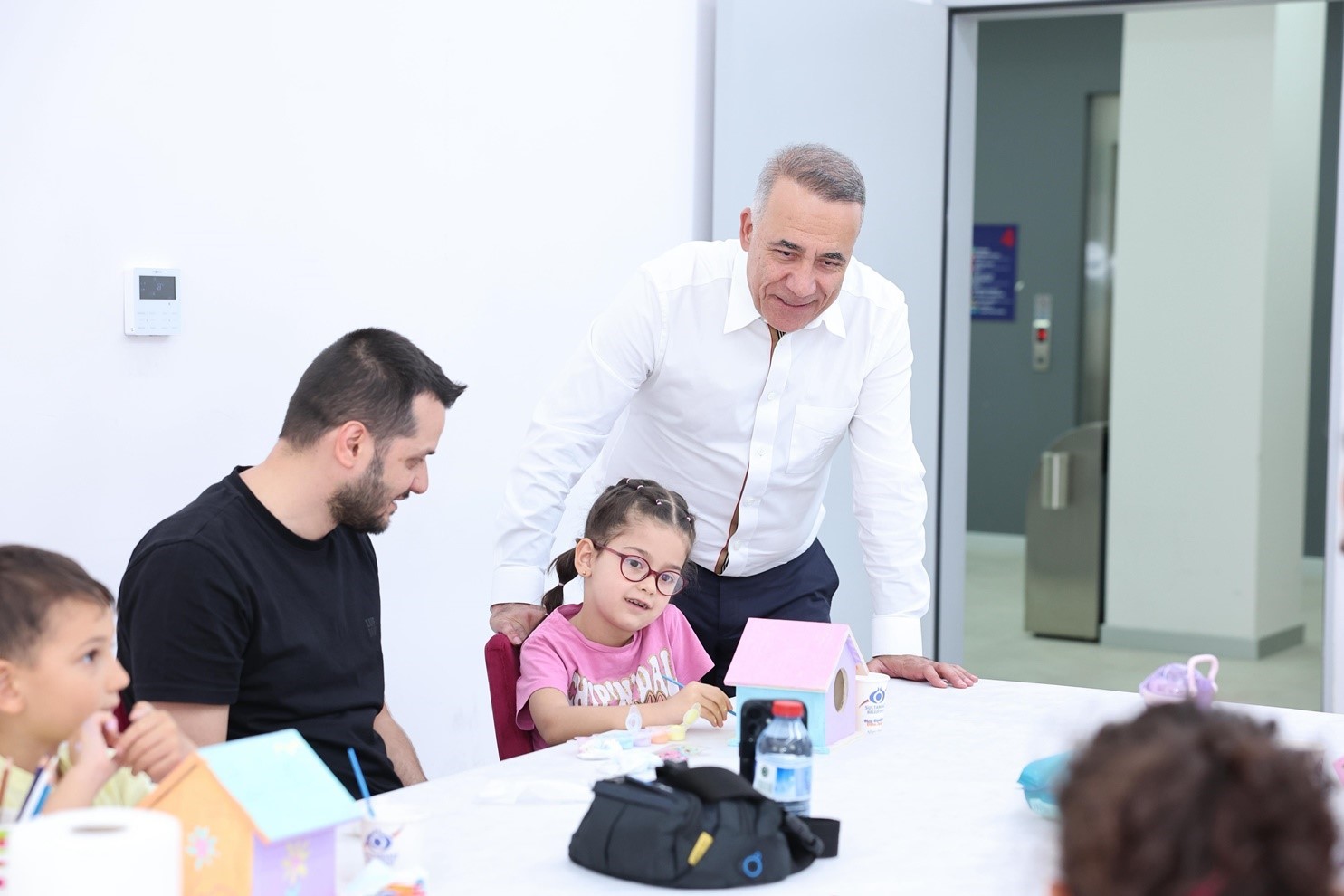 Çocuklar bu kez babalarıyla mutfağa girdi
