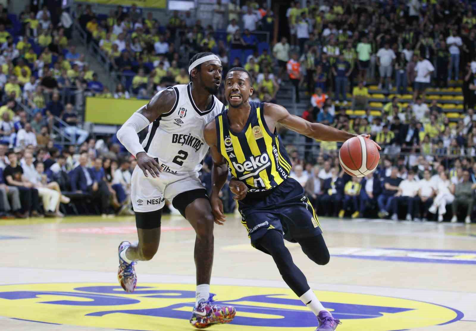 Fenerbahçe, final serisinde 2-0 öne geçti
